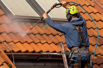 Démoussage et hydrofuge de toiture à Mégange